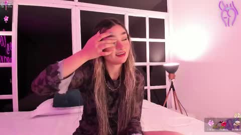 Snapshot of ariana_villada chatting on March 8, 2025, 3:28 am Ari online show from March 8, 2025, 3:28 am