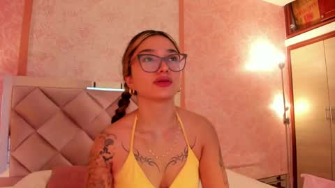 Snapshot of ariana_villada chatting on October 17, 2025, 3:10 am Ari online show from October 17, 2025, 3:10 am