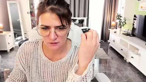 Snapshot of arianasage_ chatting on October 31, 2025, 9:21 am Ana online show from October 31, 2025, 9:21 am