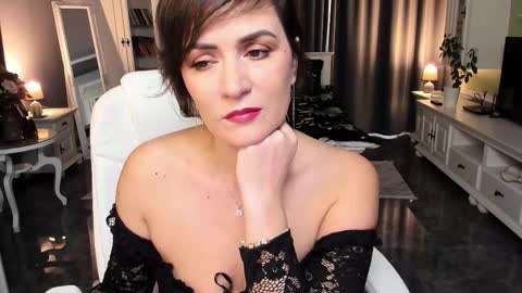 Snapshot of arianasage_ chatting on November 8, 2025, 12:16 pm Ana online show from November 8, 2025, 12:16 pm