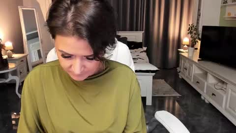 Snapshot of arianasage_ chatting on November 19, 2025, 3:56 pm Ana online show from November 19, 2025, 3:56 pm