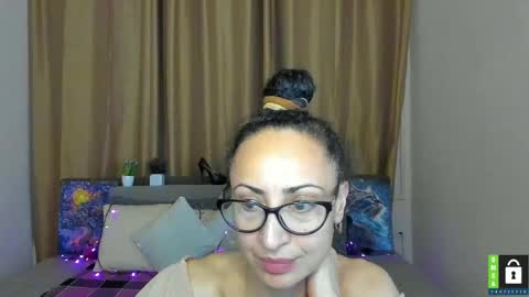 Snapshot of arianna_tifany chatting on November 11, 2025, 6:41 pm Arianna online show from November 11, 2025, 6:41 pm