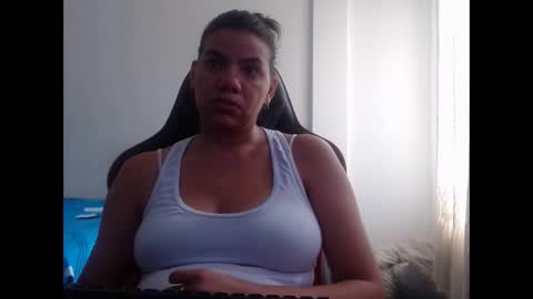 ariannaloovel online show from February 3, 2025, 8:13 pm