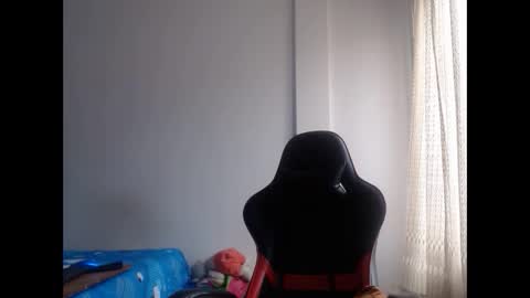 ariannaloovel online show from February 4, 2025, 5:45 pm