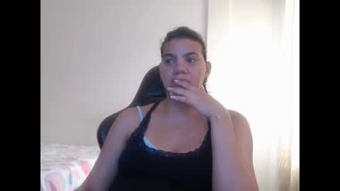 ariannaloovel online show from February 24, 2025, 8:14 pm