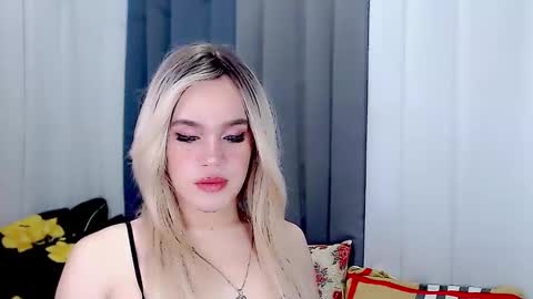 Snapshot of arianne_xoxo777 chatting on February 28, 2025, 7:15 am ARIANNE CUMS online show from February 28, 2025, 7:15 am