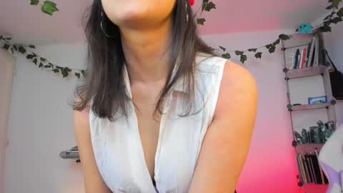 Snapshot of ariarouse chatting on October 13, 2025, 9:26 pm Arianna Rouse online show from October 13, 2025, 9:26 pm