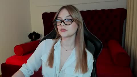 Aria online show from October 3, 2025, 6:38 pm