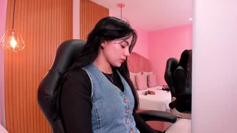 Snapshot of ariel_jonnes chatting on January 21, 2025, 5:09 pm Ariel online show from January 21, 2025, 5:09 pm