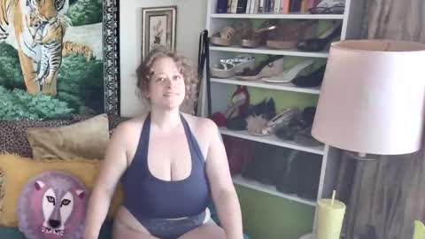 Arielle Ari online show from November 3, 2025, 5:03 pm