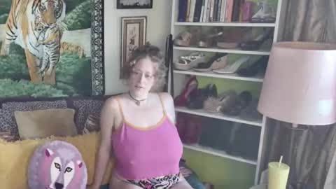 Snapshot of arielabai chatting on November 10, 2025, 7:35 pm Arielle Ari online show from November 10, 2025, 7:35 pm