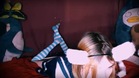 arielpinkcat online show from November 19, 2025, 5:57 pm