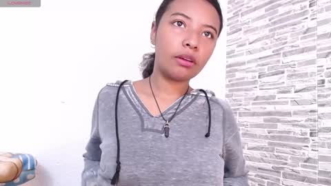 Snapshot of arietta_ chatting on November 27, 2025, 12:51 pm ARIETTA online show from November 27, 2025, 12:51 pm