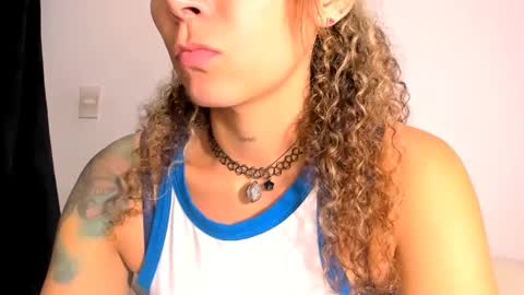 Snapshot of arisha_fox chatting on December 9, 2024, 2:02 am Erik online show from December 9, 2024, 2:02 am
