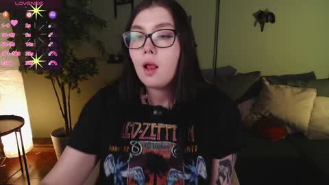 Astrid online show from December 5, 2024, 3:28 pm