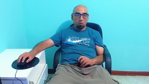 arnelux72 online show from January 12, 2025, 4:52 am