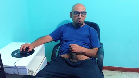 arnelux72 online show from February 2, 2025, 5:32 am