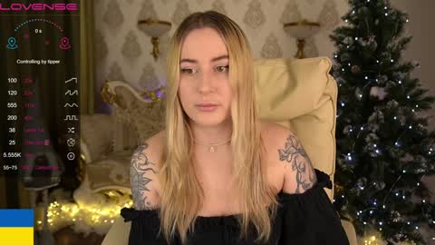 Snapshot of arolinanight chatting on December 17, 2024, 9:49 pm AROLINA online show from December 17, 2024, 9:49 pm