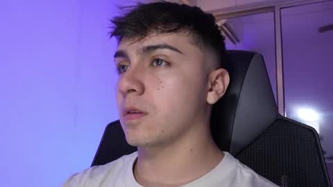 aron__cooper online show from October 19, 2025, 12:44 am