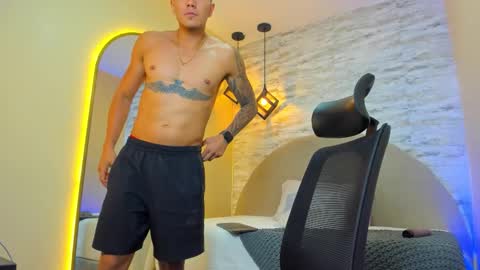 ARON BOLT online show from November 4, 2025, 10:42 pm