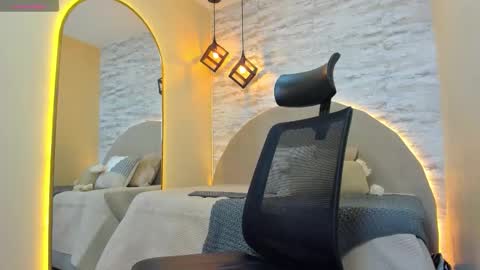 ARON BOLT online show from November 8, 2025, 1:06 am