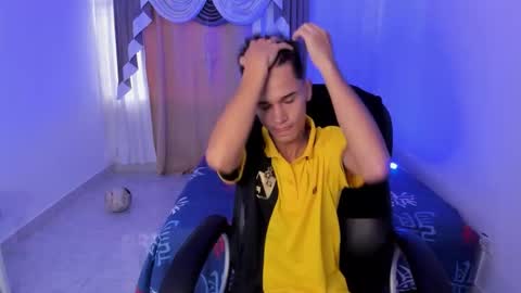 Aaron online show from November 14, 2025, 8:51 pm