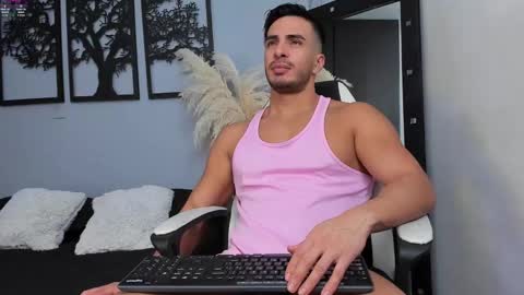 Snapshot of aron_bulgarelli_ chatting on February 2, 2025, 10:57 am Aron online show from February 2, 2025, 10:57 am
