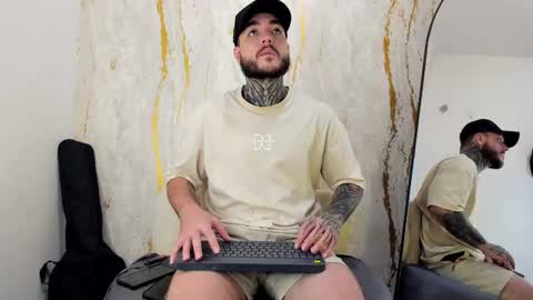 Snapshot of aronwade chatting on October 30, 2025, 5:31 am Aron online show from October 30, 2025, 5:31 am