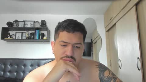 Snapshot of aronwilliams69 chatting on December 20, 2025, 8:05 pm ARON Independent model online show from December 20, 2025, 8:05 pm