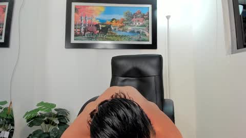 Snapshot of aroon_connor chatting on January 27, 2025, 11:54 pm   online show from January 27, 2025, 11:54 pm