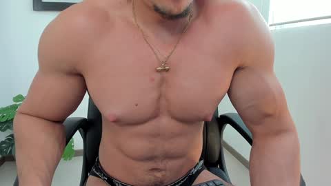 Snapshot of aroon_connor chatting on February 5, 2025, 8:25 pm   online show from February 5, 2025, 8:25 pm