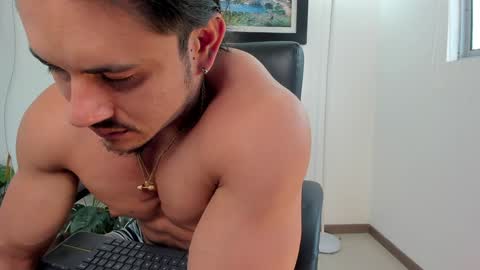Snapshot of aroon_connor chatting on February 6, 2025, 9:38 pm   online show from February 6, 2025, 9:38 pm