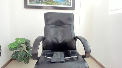 Snapshot of aroon_connor chatting on February 7, 2025, 7:49 pm   online show from February 7, 2025, 7:49 pm