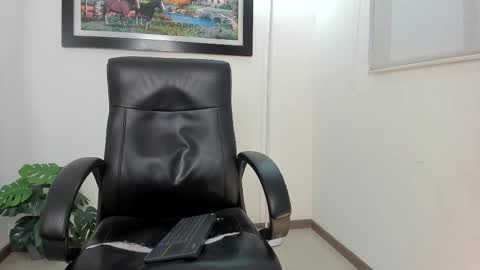 Snapshot of aroon_connor chatting on February 10, 2025, 11:02 pm   online show from February 10, 2025, 11:02 pm