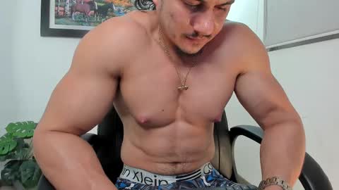 Snapshot of aroon_connor chatting on February 12, 2025, 11:51 pm   online show from February 12, 2025, 11:51 pm
