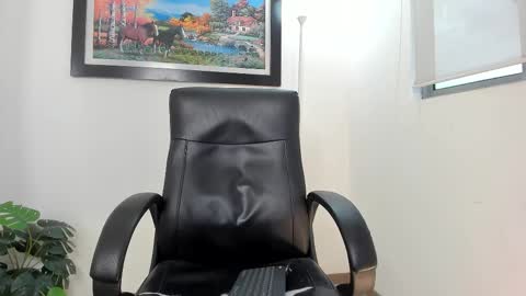 Snapshot of aroon_connor chatting on February 17, 2025, 10:58 pm   online show from February 17, 2025, 10:58 pm
