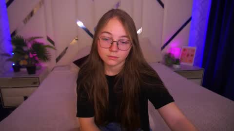 arrinawair online show from November 3, 2025, 8:48 am