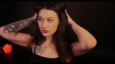 Snapshot of artegirlx chatting on February 2, 2025, 11:30 am Maya online show from February 2, 2025, 11:30 am