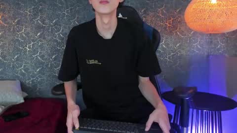 arthurcox_ online show from November 21, 2025, 7:45 pm