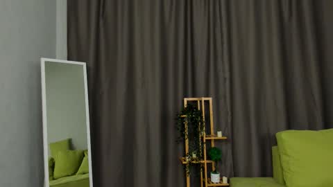 Snapshot of arthurpelto chatting on September 23, 2025, 7:39 pm Sara online show from September 23, 2025, 7:39 pm