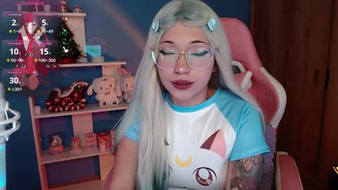 Snapshot of artic_love chatting on December 19, 2024, 12:24 am Lenna online show from December 19, 2024, 12:24 am