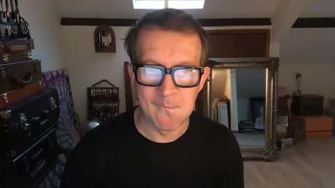 artisterotic online show from December 15, 2025, 11:14 am