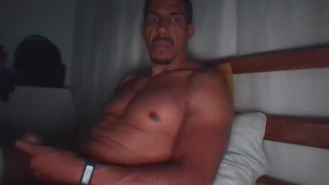 Snapshot of artmanuelarturo chatting on October 3, 2025, 10:45 am artmanuelarturo online show from October 3, 2025, 10:45 am