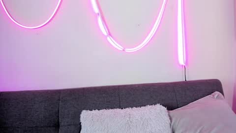 Snapshot of artmiajoy chatting on December 17, 2024, 4:21 pm MIA OF artmiajoy online show from December 17, 2024, 4:21 pm