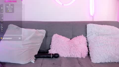 Snapshot of artmiajoy chatting on January 17, 2025, 6:12 pm MIA OF artmiajoy online show from January 17, 2025, 6:12 pm