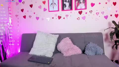 Snapshot of artmiajoy chatting on March 8, 2025, 2:40 pm MIA OF artmiajoy online show from March 8, 2025, 2:40 pm