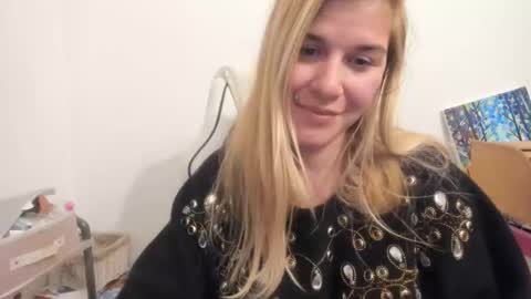 Snapshot of artsyandcraftsy_ chatting on October 15, 2025, 9:04 pm MIA online show from October 15, 2025, 9:04 pm
