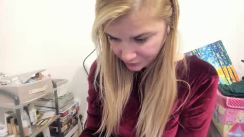 Snapshot of artsyandcraftsy_ chatting on October 18, 2025, 11:05 pm MIA online show from October 18, 2025, 11:05 pm