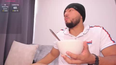 arturguy01 online show from January 17, 2025, 2:50 pm