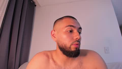 arturguy01 online show from February 24, 2025, 11:41 pm